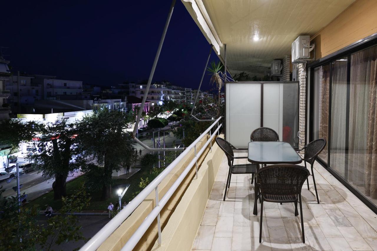 Spacious View Of Central Square Kalamata Esterno foto